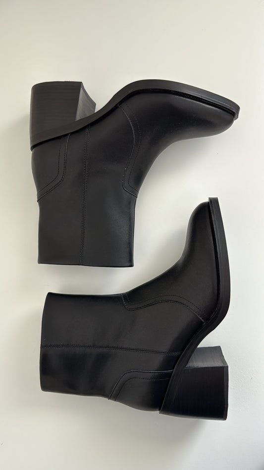 Steve Madden Rounded Boots